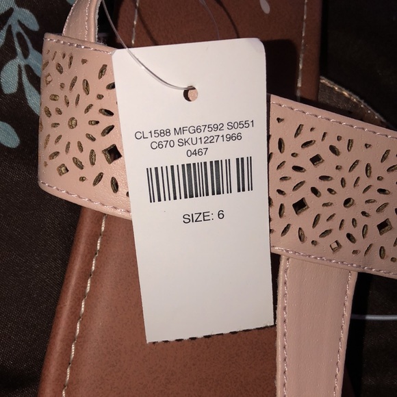 Sandals - Picture 3 of 5